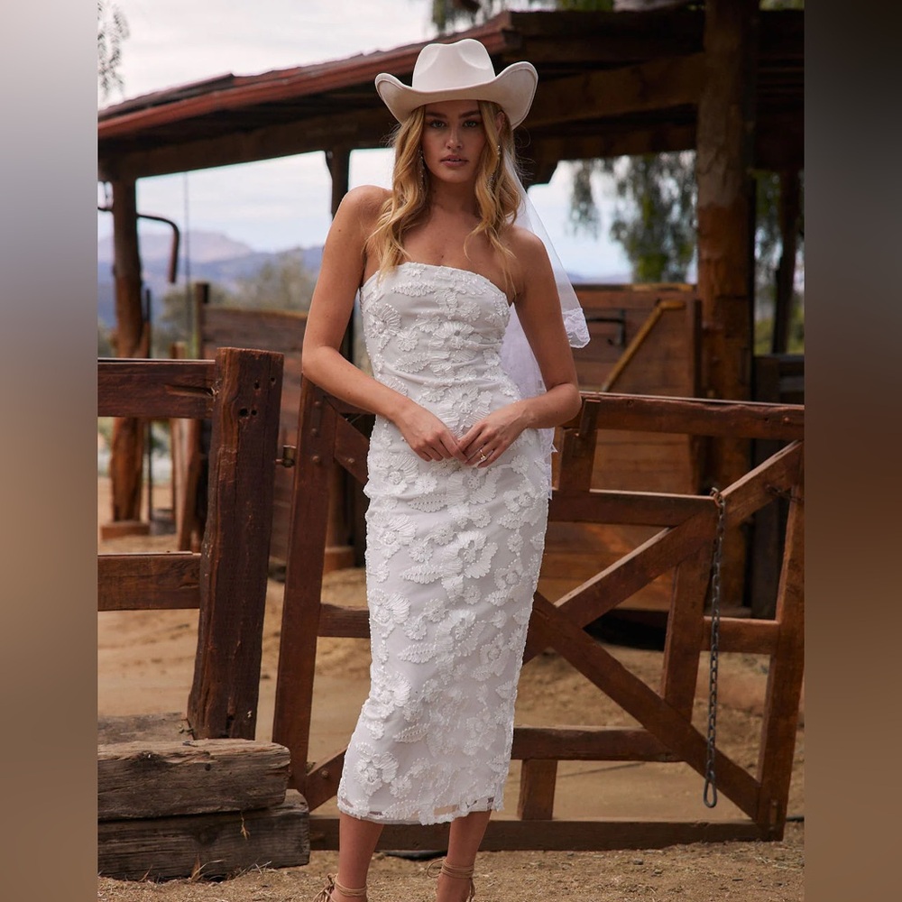 Leilani White Floral Textured Strapless Dress